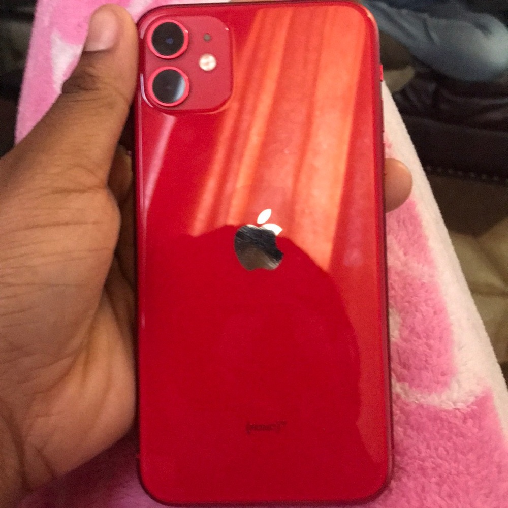 I am selling an iPhone 11 no scratches no cracks products red